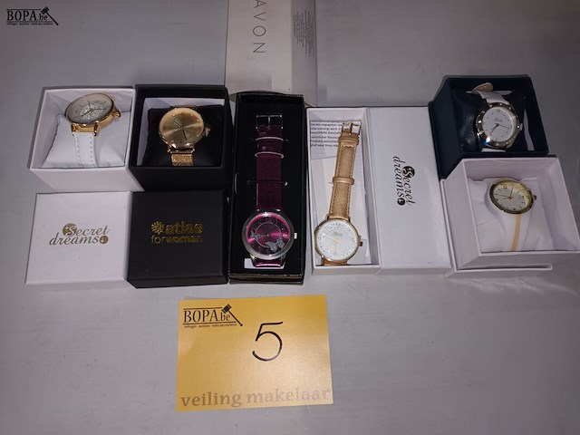 Lot 5 - dames polshorloges. 6 stuks - afbeelding 1 van  5
