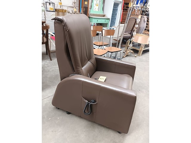 Lot 5 - elektrische relax zetel - afbeelding 2 van  3