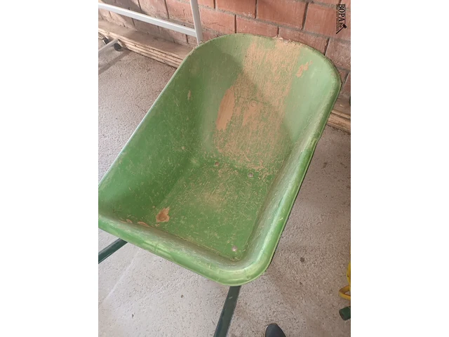 Lot 5 - groene pvc kruiwagen - afbeelding 3 van  3