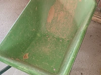 Lot 5 - groene pvc kruiwagen - afbeelding 3 van  3