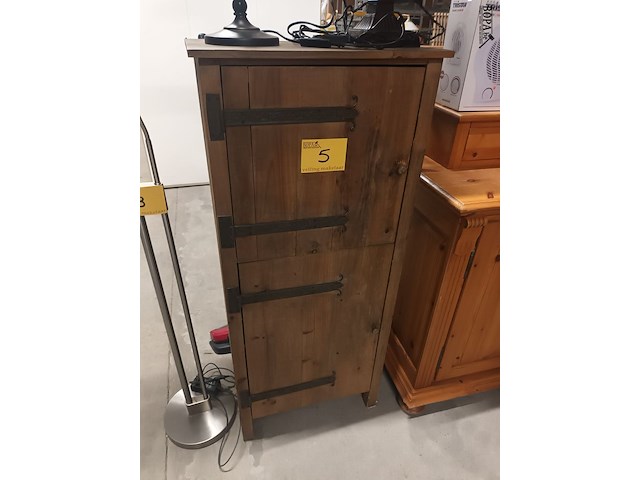 Lot 5 - houten smal kastje - afbeelding 1 van  3