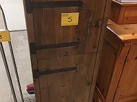 Lot 5 - houten smal kastje