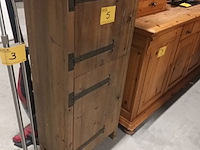 Lot 5 - houten smal kastje - afbeelding 2 van  3