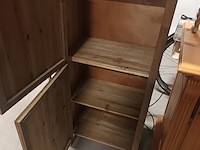 Lot 5 - houten smal kastje - afbeelding 3 van  3