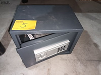 Lot 5 - kluis - afbeelding 1 van  3