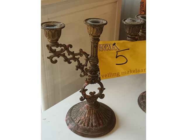 Lot 5 - koperen kandelaars. 2 stuks - afbeelding 2 van  4