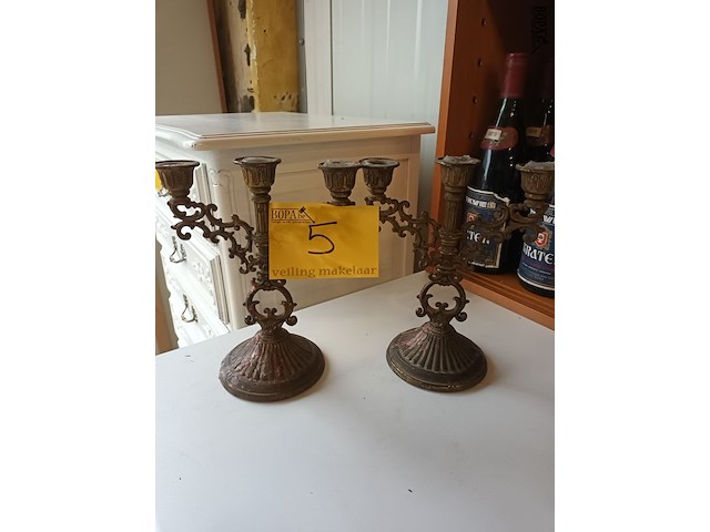 Lot 5 - koperen kandelaars. 2 stuks - afbeelding 4 van  4