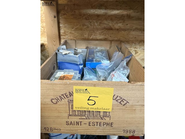 Lot 5 - lot nagels, pluggen, vijzen - afbeelding 1 van  2