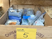 Lot 5 - lot nagels, pluggen, vijzen