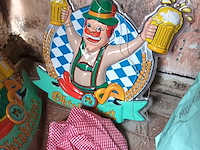 Lot 5 - lot oktober fest decoratie - afbeelding 3 van  6