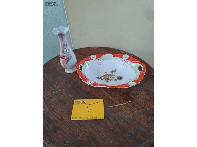 Lot 5 - lot porseleinen fruitschaal - mini vaas met bloemen decorati - afbeelding 1 van  1