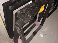 Lot 5 - metalen tafelpoten trapezium. 4 stuks - afbeelding 2 van  3