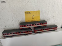 Lot 5 - model treinwagons - 3 stuks
