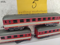 Lot 5 - model treinwagons - 3 stuks - afbeelding 2 van  3
