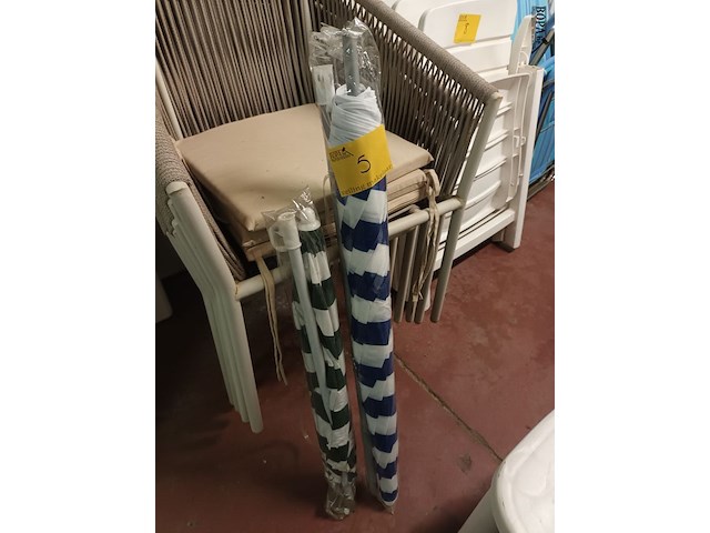 Lot 5 - parasol. 2 stuks - afbeelding 1 van  2