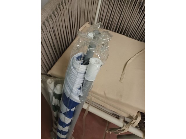Lot 5 - parasol. 2 stuks - afbeelding 2 van  2