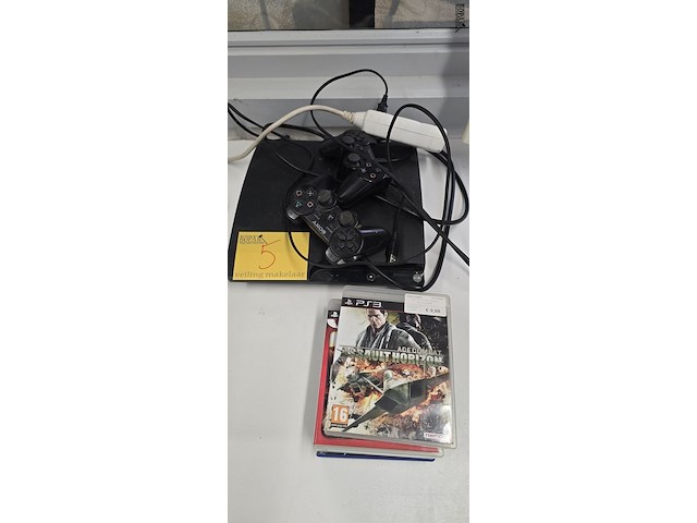 Lot 5 - playstation 3 console + 2 controllers + 6 spellen - afbeelding 1 van  8