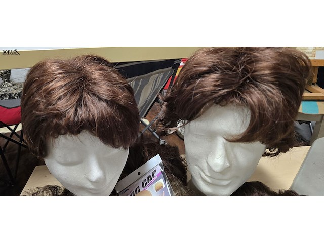 Lot 5 - pruiken & isomo hoofden - afbeelding 3 van  3