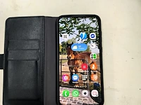Lot 5 - samsung galaxy a35 met case