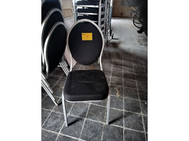 Lot 5 - stapelbare stoelen - 24 stuks - afbeelding 1 van  3