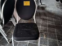 Lot 5 - stapelbare stoelen - 24 stuks - afbeelding 1 van  3