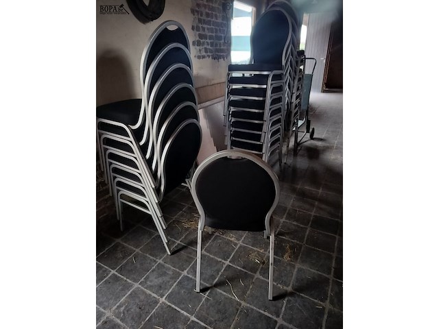 Lot 5 - stapelbare stoelen - 24 stuks - afbeelding 2 van  3