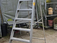 Lot 5 - trapladder 8 treden - afbeelding 1 van  4