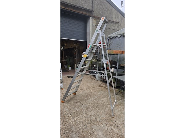 Lot 5 - trapladder 8 treden - afbeelding 2 van  4