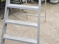 Lot 5 - trapladder 8 treden - afbeelding 3 van  4