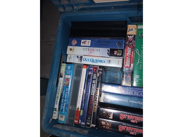 Lot 5 - videocassettes en dvd’s. 2 bakken - afbeelding 3 van  5