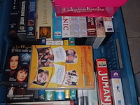 Lot 5 - videocassettes en dvd’s. 2 bakken - afbeelding 4 van  5