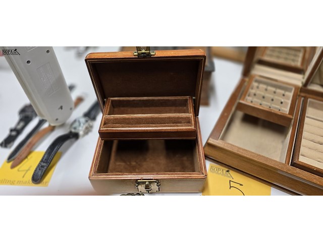 Lot 5 - vintage juwelenkisten 3 stuks - afbeelding 4 van  7