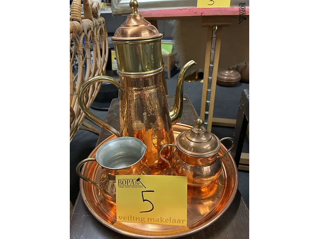 Lot 5 - vintage koperen koffieset - afbeelding 1 van  3