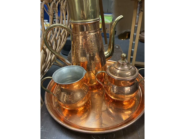 Lot 5 - vintage koperen koffieset - afbeelding 2 van  3