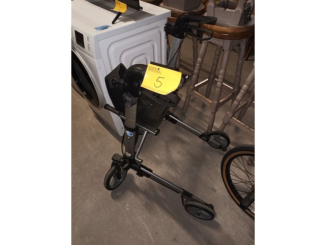 Lot 5 - vouwbare rollator vermeiren - afbeelding 1 van  4