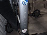 Lot 5 - vouwbare rollator vermeiren - afbeelding 3 van  4