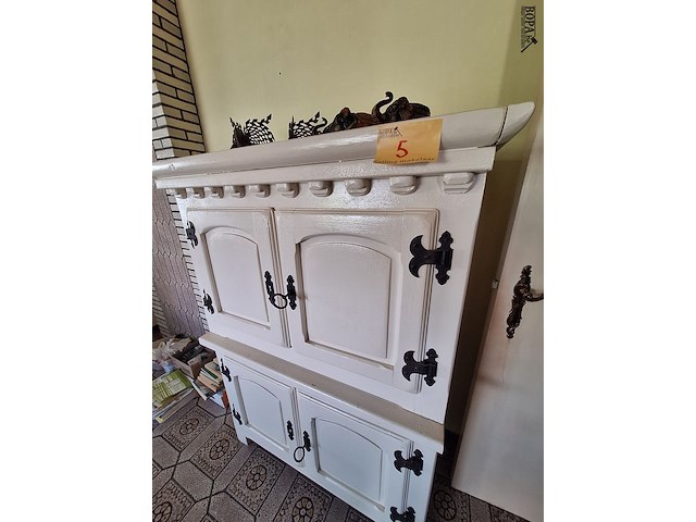 Lot 5 - witte houten kast - afbeelding 1 van  4
