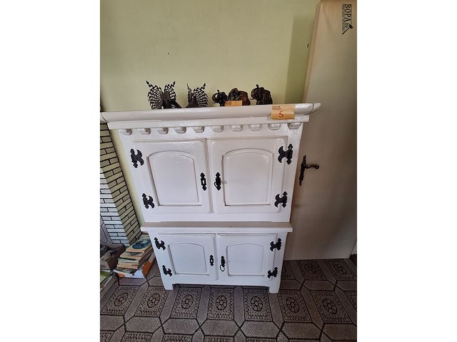 Lot 5 - witte houten kast - afbeelding 2 van  4