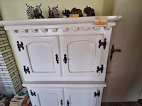 Lot 5 - witte houten kast - afbeelding 2 van  4