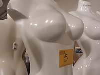 Lot 5 - witte torso vrouw - afbeelding 2 van  3
