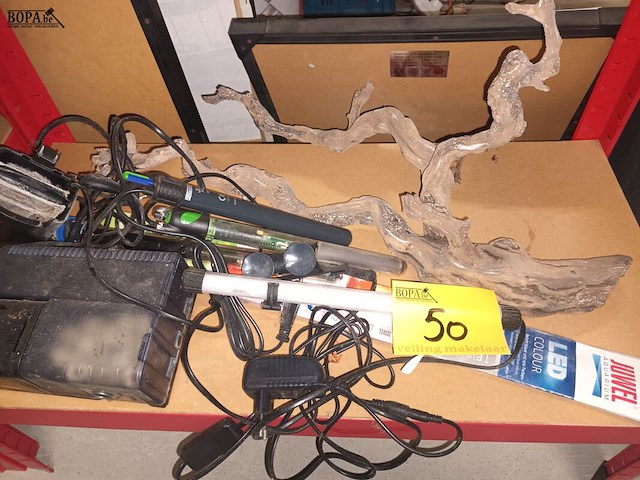 Lot 50 - accessoires voor aquarium - afbeelding 1 van  4