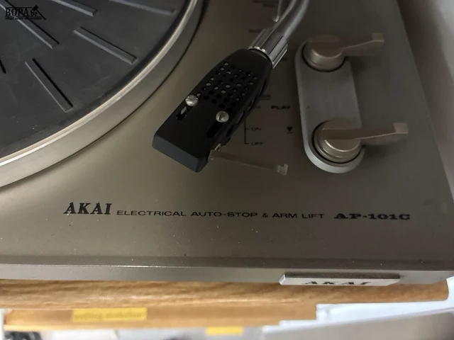 Lot 50 - akai platenspeler - afbeelding 2 van  3