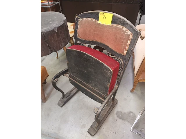 Lot 50 - antieke cinema zetel - afbeelding 1 van  8