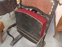 Lot 50 - antieke cinema zetel