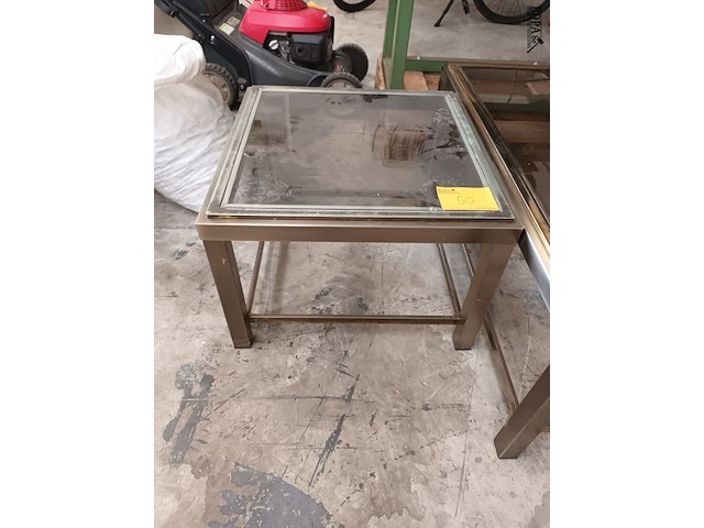 Lot 50 - bijzettafel - afbeelding 1 van  2