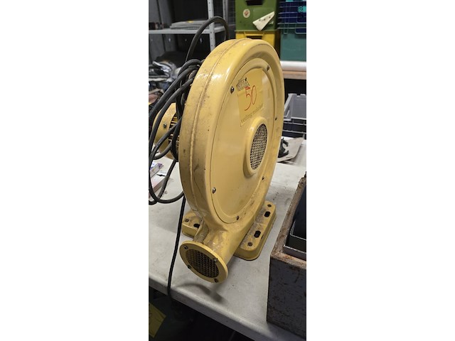 Lot 50 - blower springkasteel - afbeelding 1 van  2