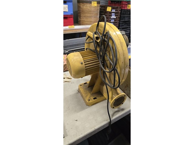 Lot 50 - blower springkasteel - afbeelding 2 van  2