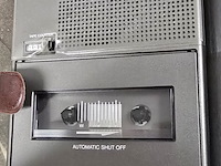 Lot 50 - cassettespeler sharp in etui - afbeelding 1 van  4