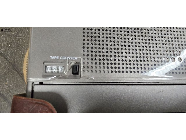 Lot 50 - cassettespeler sharp in etui - afbeelding 3 van  4