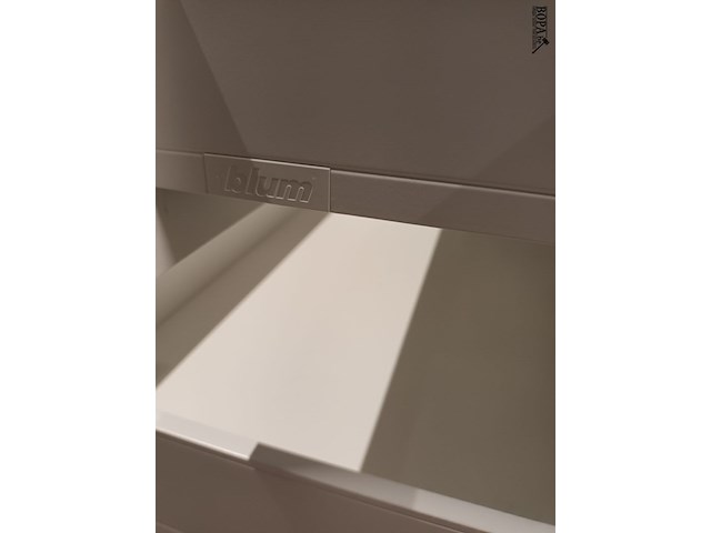 Lot 50 - dubbelzijdige ladekast blum - afbeelding 3 van  4